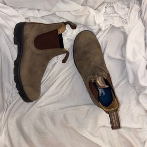 Blundstones !